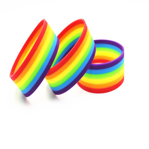 Bracelet en silicone imperméable à rayures arc-en-ciel, nouveau design, impression sérigraphique, logo personnalisé, différentes couches de couleurs, promotionnel - Product Image 6