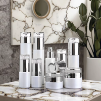 Ensemble de contenants cosmétiques en verre blancs vides, flacons et vaporisateurs de haute qualité sérigraphiés pour crème, tonique, sérum et diffuseur