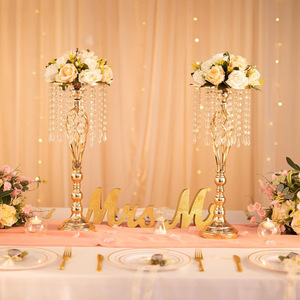 L'Ultimo Trendy Supporto Floreale in Cristallo per Matrimoni, Utilizzato per Decorare lo Sfondo di Cerimonie Nuziali e il Piano dei Tavoli per Feste. - Product Image 3