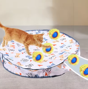 Juguete Interactivo para Gatos con Bola Móvil Activada, Trampa Automática para Juego de Escondite, Bola Rodante Rápida en Tapete de Juego - Product Image 6