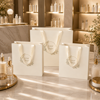 Sacs en papier crème réutilisables de luxe personnalisés avec poignée en ruban pour fête de Noël, sacs artisanaux personnalisés avec votre propre logo