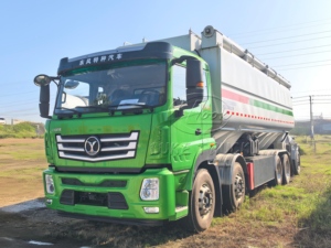 Camion de distribution d'aliments pour animaux d'élevage 45T, camion diesel pour distribution de céréales en vrac, camion howo à vendre - Product Image 6