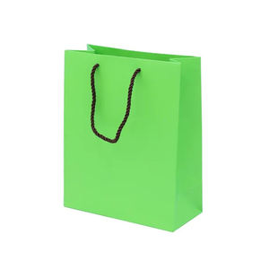 Kunden spezifische beschichtete grüne Papiertüte für den Einzelhandel für Infusionen Kondome Chirurgische Masken Aus gezeichneter Preis mit individuellem Druck - Product Image 1