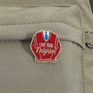 Jesús <span class=keywords><strong>ama</strong></span> todo el Pin esmaltado, broche de verso bíblico cristiano, insignia de solapa, regalo de joyería para amigos y creyentes, venta al por mayor - Product Image 3