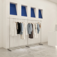 Portant à vêtements créatif en acier inoxydable et acrylique sur pied pour magasin de vêtements féminins, présentoir de magasin avec accessoires pour ceintures