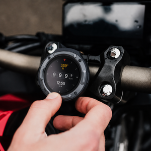 เครื่องนำทาง GPS สำหรับมอเตอร์ไซค์แบบวงกลม AMOLED กันน้ำ พร้อมหน้าจอแสดงผลแบบมองเห็นได้แม้โดนแสงแดด และพอร์ต USB สำหรับการขับขี่กลางแจ้ง - Product Image 1