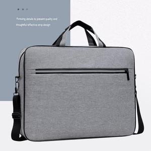 Bolsa para Portátil Personalizada al por Mayor de 15.6 Pulgadas con Cremallera Reflectante, Funda Ligera para Portátil, Maletín - Product Image 4