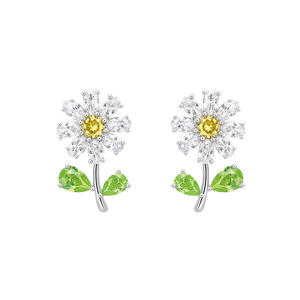Boucles d'oreilles clous fleur en or blanc E1770 avec cristal citrine serti griffe, pour femme, romantiques, à porter au quotidien - Product Image 4