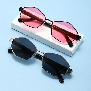 Lunettes de soleil en gros avec logo personnalisé, monture classique rétro, dernières nouveautés, best-seller pour l'extérieur - Product Image 2