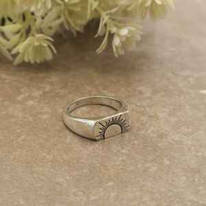 Anillo de Plata de Ley 925 con Diseño de Sol Nascente, Anillo de Boda de Lujo, Regalo Celestial de Moda para Él y Ella - Product Image 2
