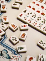 160 tuiles de Mahjong américaines traditionnelles de Noël, rouges, en acrylique 4 couches, cadeaux de Noël luxueux et divertissement pour les fêtes