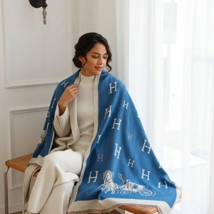 Bufanda de Cachemira Suave y Cálida para Otoño e Invierno, <span class=keywords><strong>YUGE</strong></span>, para Mujer, Versátil, Gruesa, con Patrón de Hojas Tropicales, Reversible - Product Image 3