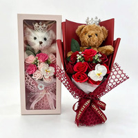 Coffret Cadeau de Bouquet de Roses Artificielles et Ours en Peluche Écologique Fait Main pour la Saint-Valentin 2026 – Vente en Gros