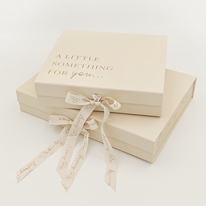 Set de Regalo de Ropa de Bebé de Lujo Reciclable, Caja con Logotipo Personalizado, Laminación Mate, Cinta Magnética, Empaque Magnético para Ropa Interior y Calcetines - Product Image 3