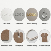 Étiquettes suspendues 3D gaufrées de luxe écologiques en papier épais double couche, étiquettes personnalisées avec logo pour chaussettes et boutiques
