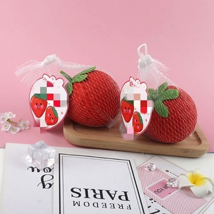 Jouet anti-stress mignon en forme de fraise, en TPR souple, pour soulager l'anxiété et détendre l'humeur, vente en gros - Product Image 1