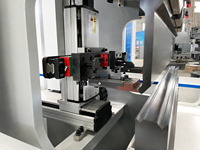 Presse plieuse servo complète 12T 600mm à entraînement synchronisé, fonctionnement silencieux, haute précision pour atelier