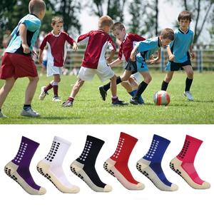 Chaussettes de football Grip pour enfants Chaussettes de sport athlétiques rembourrées antidérapantes pour garçons et filles - Product Image 2
