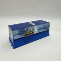 Presse-papiers liquide transparent en acrylique avec figurine flottante miniature, motif Père Noël, marque EAGLE, souvenir d'attraction touristique