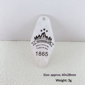 Gepersonaliseerde creatieve mode hotelkamer sleutelhanger vintage retro acryl motel sleutelhanger met sleutelring - Product Image 6