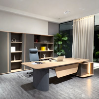 Meubles de bureau de luxe pour la maison. Bureaux et chaises de bureau au design moderne. Bureaux de direction modernes.