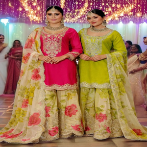 VASTRA COTTAGE Conjunto de Fiesta para Mujer: Top Tradicional de Chinon Pesado con Bordado y Lentejuelas, Pantalón Tabi de Organza y Dupatta a Juego - Product Image 2