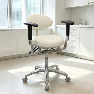 Tabouret dentaire ergonomique rotatif à 360° avec accoudoirs réglables en hauteur, en cuir microfibre de qualité médicale pour une utilisation prolongée en clinique - Product Image 1