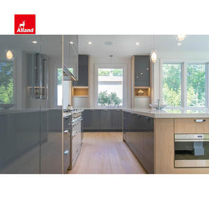 Placard de cuisine gris brillant mélangé avec des dalles de chêne teinté avec hotte dissimulée et de nombreuses armoires de rangement - Product Image 3