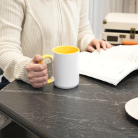 Tasse en céramique bicolore 16 pièces à l'extérieur blanc à l'intérieur de la tasse de sublimation de couleur unie avec poignée tasses en céramique mélanger 4 couleurs tasse à boire