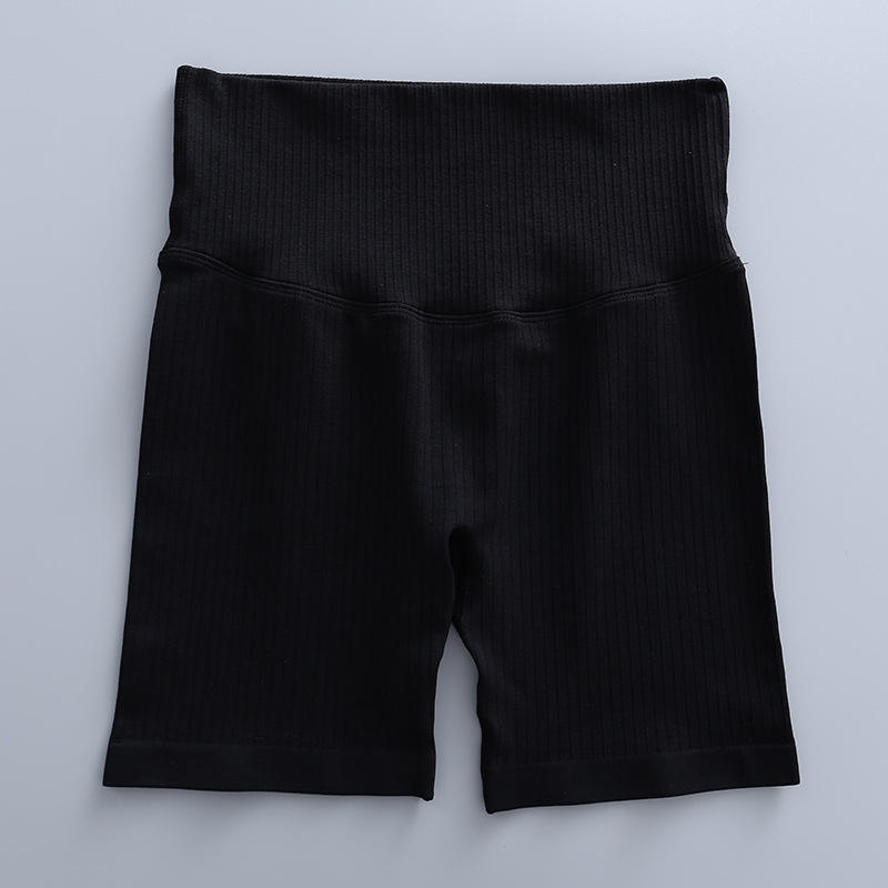 กางเกงขาสั้นสีดำ