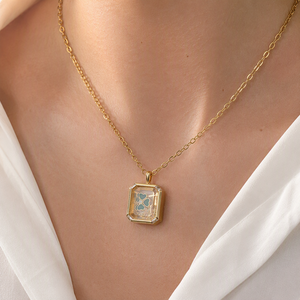 Collana con Ciondolo a Cuore in Vetro Fluttuante Mylove Personalizzata, Placcata in Oro 18K, Gioiello con Charm LOVE in Zirconia Cubica, Vendita all'Ingrosso - Product Image 4