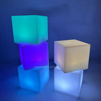 Lampe de table carrée clignotante étanche IP65 rechargeable avec logo personnalisé Veilleuse cube LED avec télécommande pour la décoration