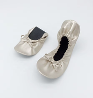 Chaussures plates pliables bon marché populaires, chaussures de ballerine jetables personnalisées dorées pour mariage