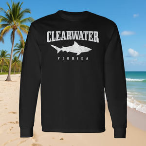 Camiseta de manga larga Clearwater Florida Shark con diseño vintage - Product Image 3