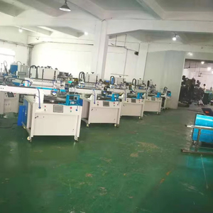 Автоматический двухцветный трафаретный станок QFW для печати на канцелярских товарах с поворотным столом и линейкой для принтеров для бутылок и карт - Product Image 3