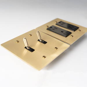 Interruptor de palanca moleteado de latón dorado estándar americano para hotel, con toma USB GFCI de 15A y 110V, modelo CS-0221, interruptor de luz - Product Image 1