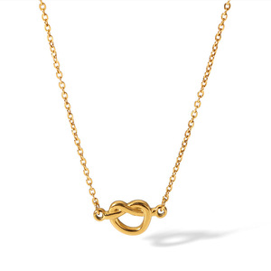 Colar de Nó em Aço Inoxidável Banhado a Ouro 18K Estilo Minimalista Moderno com Pingente de Cruz e Correntes de Joias de Quatro Peças - Product Image 4