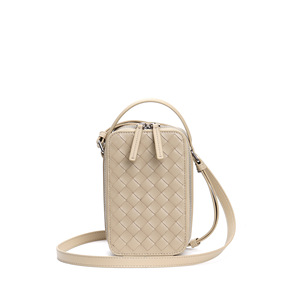 Bolso cruzado de cuero de grano completo personalizado – Superficie de cuero genuino con trenzado artesanal |   Disponible en Múltiples Colores - Product Image 1