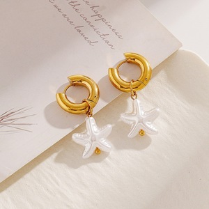 Pendientes Huggie de Acero Inoxidable con Estrella de Mar y Perla de Imitación, Chapados en Oro para Mujer, Pendientes Colgantes de Moda - Product Image 4