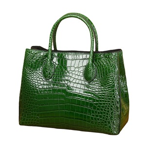 Borsa a tracolla da donna in vera pelle di prima qualità con motivo a ventre di coccodrillo, chiusura grande con zip - Product Image 5