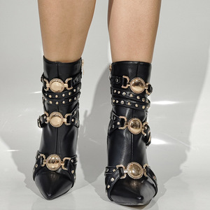 Botines de tacón de aguja para mujer, talla grande 47, con decoración metálica, hebillas, ajuste ancho y correas cruzadas - Product Image 2