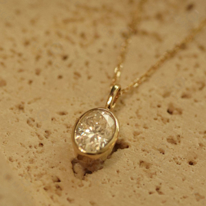 จี้เพชรโมอิสซาไนต์ทรงหยดน้ำ Gemnel Edge เงินแท้ 925 สร้อยคอทรงลูกแพร์ประดับเพชรเม็ดเดี่ยว ดีไซน์หรูหรา - Product Image 3