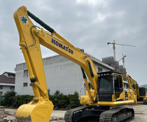 Excavatrice sur chenilles Komatsu PC220 d'occasion du Japon, 22 tonnes, hydraulique, pour travaux de construction, à vendre - Product Image 2