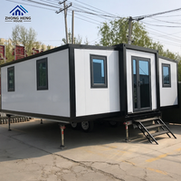 Maison modulaire à double aile pour logement familial et hébergement d'invités avec structure préfabriquée en conteneur