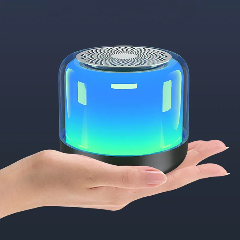 Gadget 2024 nueva llegada al por mayor Mini altavoces LED súper graves portátiles al aire libre impermeable cordón Bocinas altavoz Bluetooth