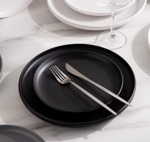 Ensemble d'assiettes en céramique mate personnalisées en gros |   Assiettes de 10,5 pouces avec logo personnalisé, plusieurs couleurs en stock pour restaurants et hôtels - Product Image 4