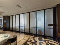 Cloison mobile en verre transparent monocouche, cloison amovible adaptée aux hôtels, restaurants et bureaux