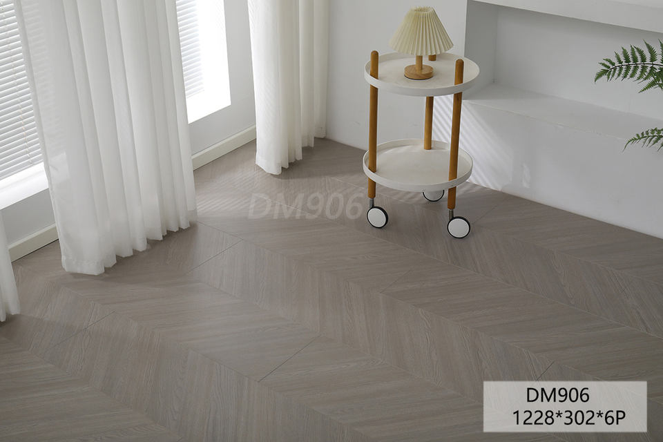 Grey Oak HDF Laminate Flooring AC4 E0 Click Lock Big Herringbone Matt ...