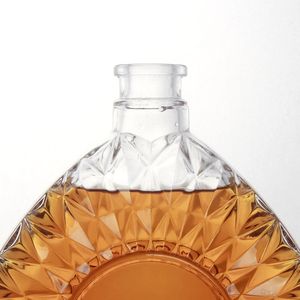 Bouteille à spiritueux en verre de forme triangulaire plate de 70 cl, bouteille en verre de <span class=keywords><strong>cognac</strong></span> blanc cristallin de 700 ml, peut être plaquée or - Product Image 2