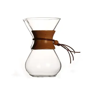 咖啡馆酿造Chemex玻璃咖啡滴木领高硼硅酸盐Chemex玻璃倒在煮咖啡的壶上